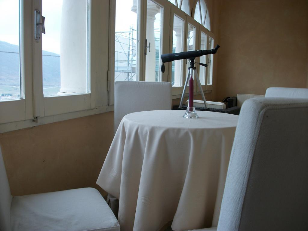 La Loggia Di Federico Hotell Navelli Exteriör bild